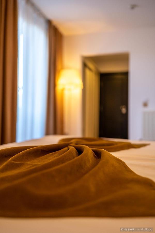 גורה הומורולווי Hotel Aldi מראה חיצוני תמונה